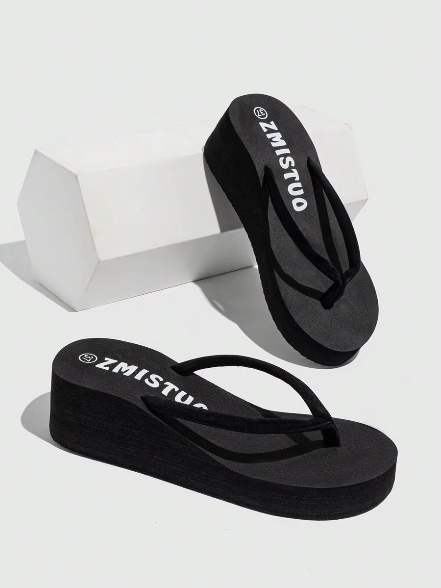Women's Fashionable, Casual, Comfortable Black Color Flat Sole Slipper Sandals. Slip Resistant, Suitable For Indoor & Outdoor Use